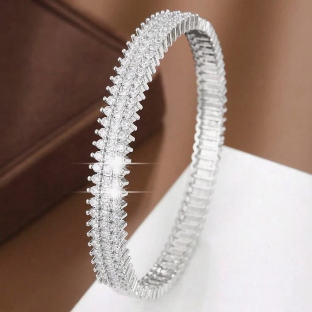 Copper bracelet with Zirconia